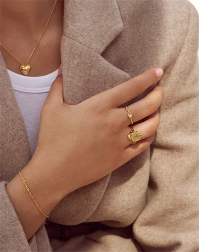 Maanesten - Lisa Ring - Guld